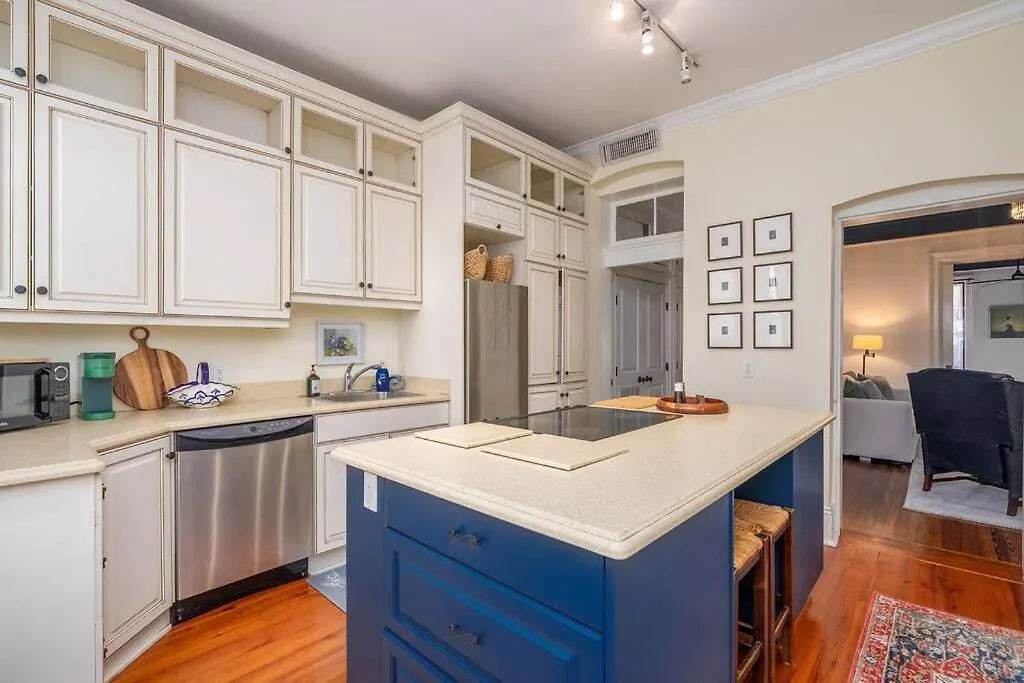 Charming Historic District Parlor Level Apartment Savannah 0*,  Verenigde Staten
