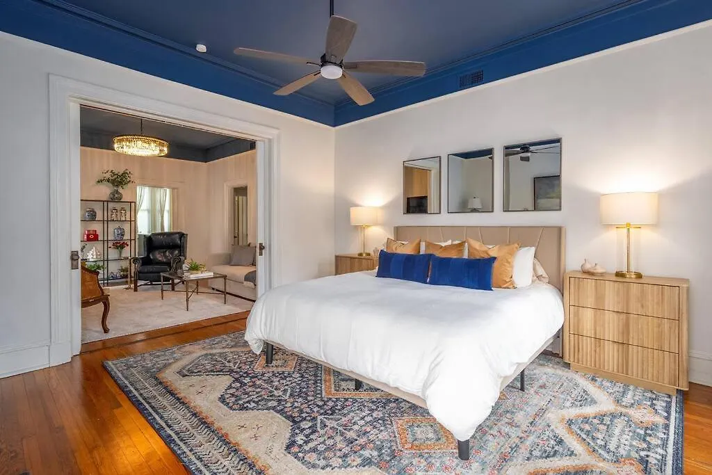 Charming Historic District Parlor Level Apartment Savannah Vakantiehuis