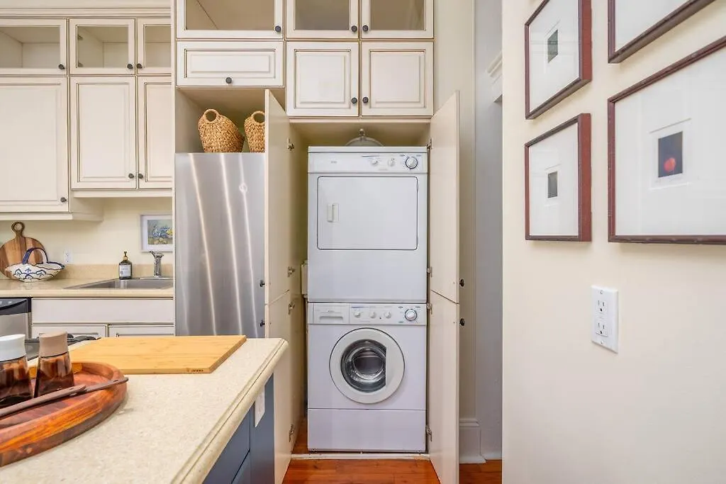 Charming Historic District Parlor Level Apartment Savannah 0*,