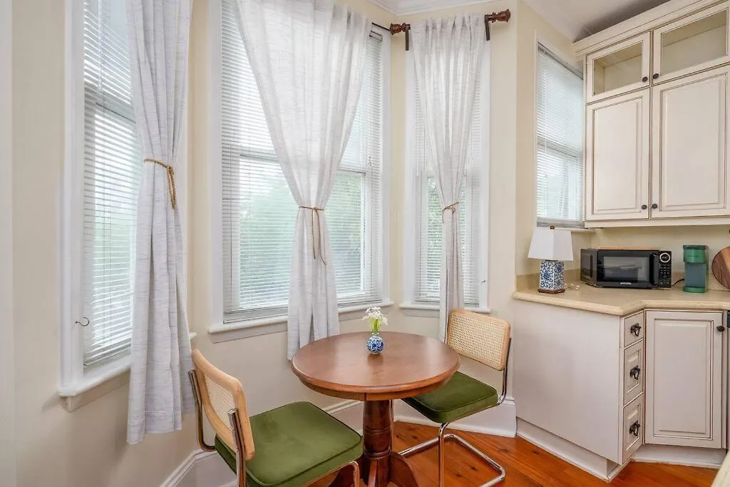 Vakantiehuis Charming Historic District Parlor Level Apartment Savannah Verenigde Staten